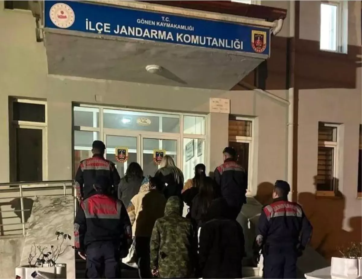 Isparta'da düzensiz göç ve göçmen kaçakçılığına yönelik kontrollerde 5 yabancı uyruklu şahıs yakalandı