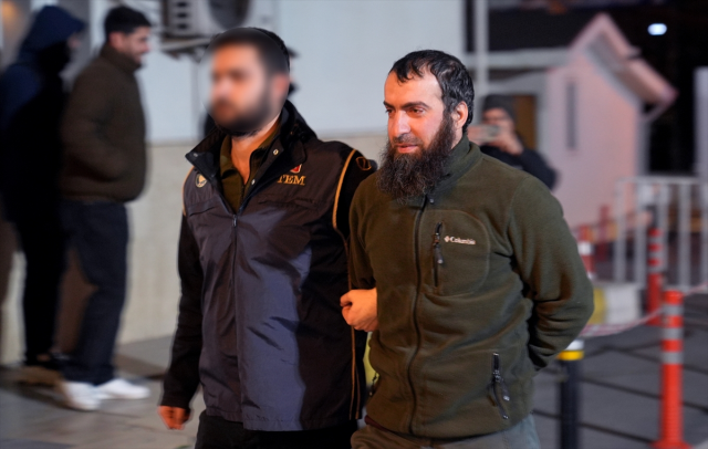 İstanbul'da DEAŞ operasyonu! 110 şüpheli yakalandı İstanbul'da DEAŞ operasyonu! 110 şüpheli yakalandı