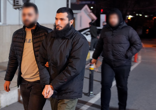 İstanbul'da DEAŞ operasyonu! 110 şüpheli yakalandı İstanbul'da DEAŞ operasyonu! 110 şüpheli yakalandı