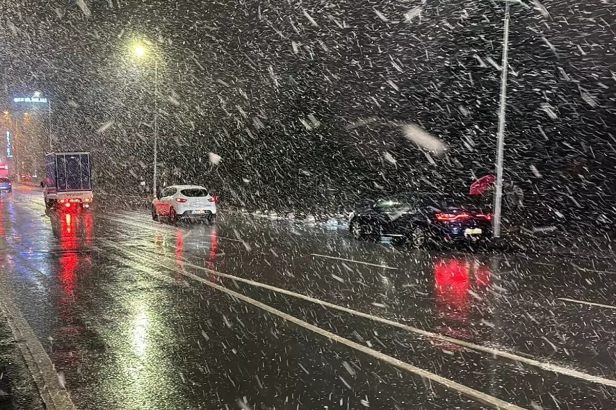 İstanbul'da beklenen kar yağışı başladı