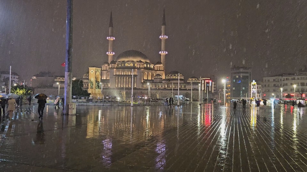 İstanbul'da kar yağışı başladı