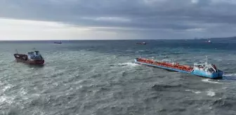 İstanbul Küçükçekmece açıklarında birbirine temas eden iki tankerden biri kurtarıldı