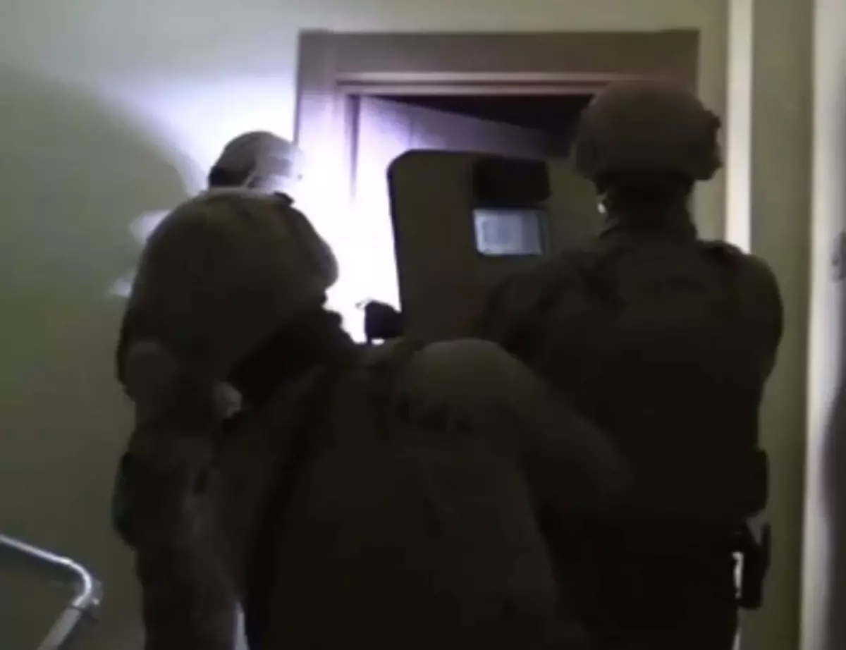 İzmir'de DEAŞ'a eş zamanlı operasyon: 40 gözaltı