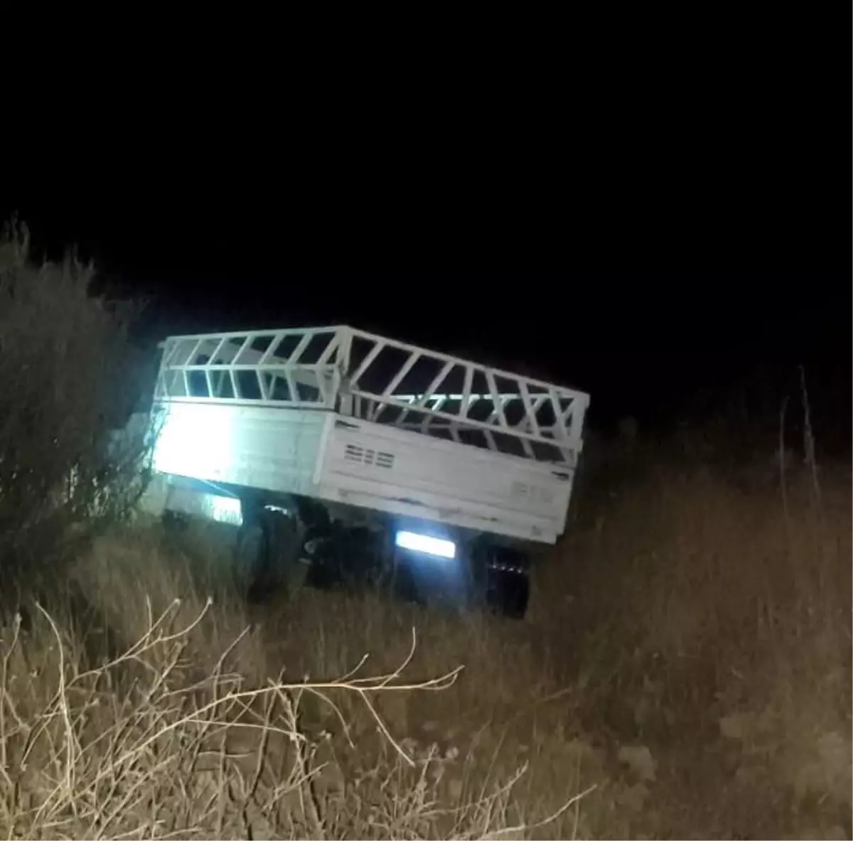 Kamyonet şarampole devrildi: 1 yaralı