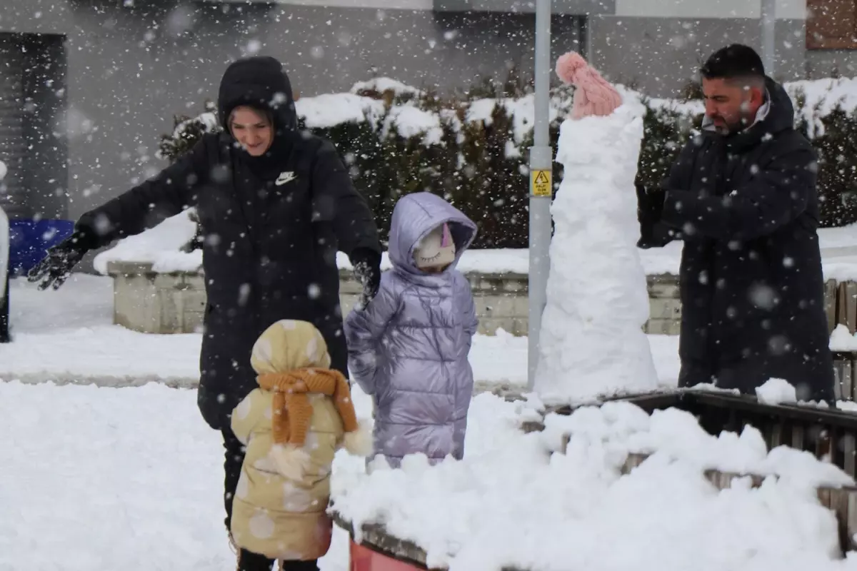 Kar etkisini artırdı, yılın son gününde o şehirlerde okullar tatil