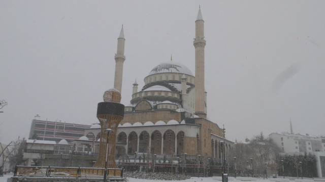 Kar etkisini artırdı, yılın son gününde o şehirlerde okullar tatil