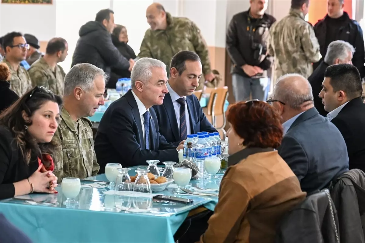 Kırklareli Valisi Turan, şehit aileleri ve gazilerle bir araya geldi