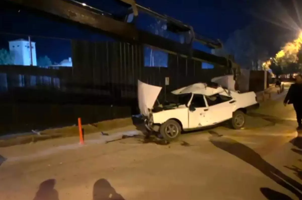 Kontrolden çıkan Tofaş inşaat sahasına uçtu