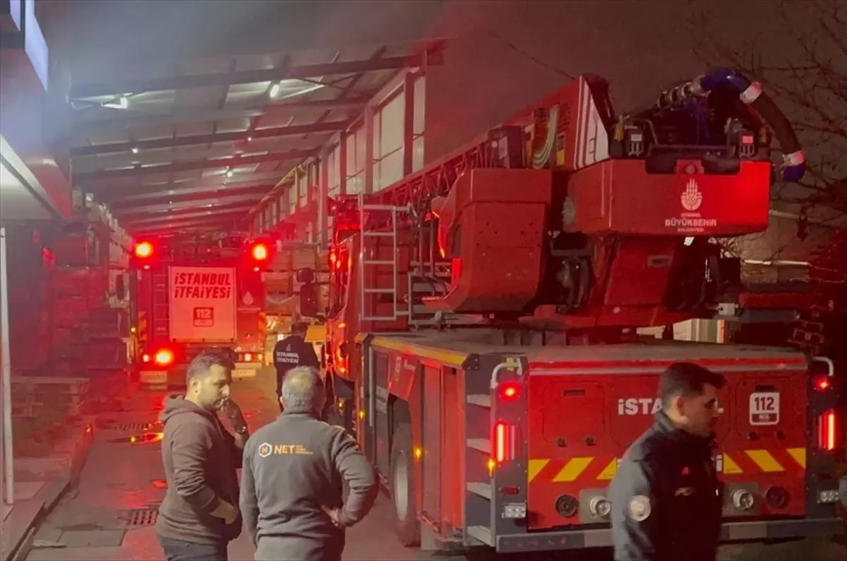 Küçükçekmece'de trafo yangınında 2 kişi yaralandı