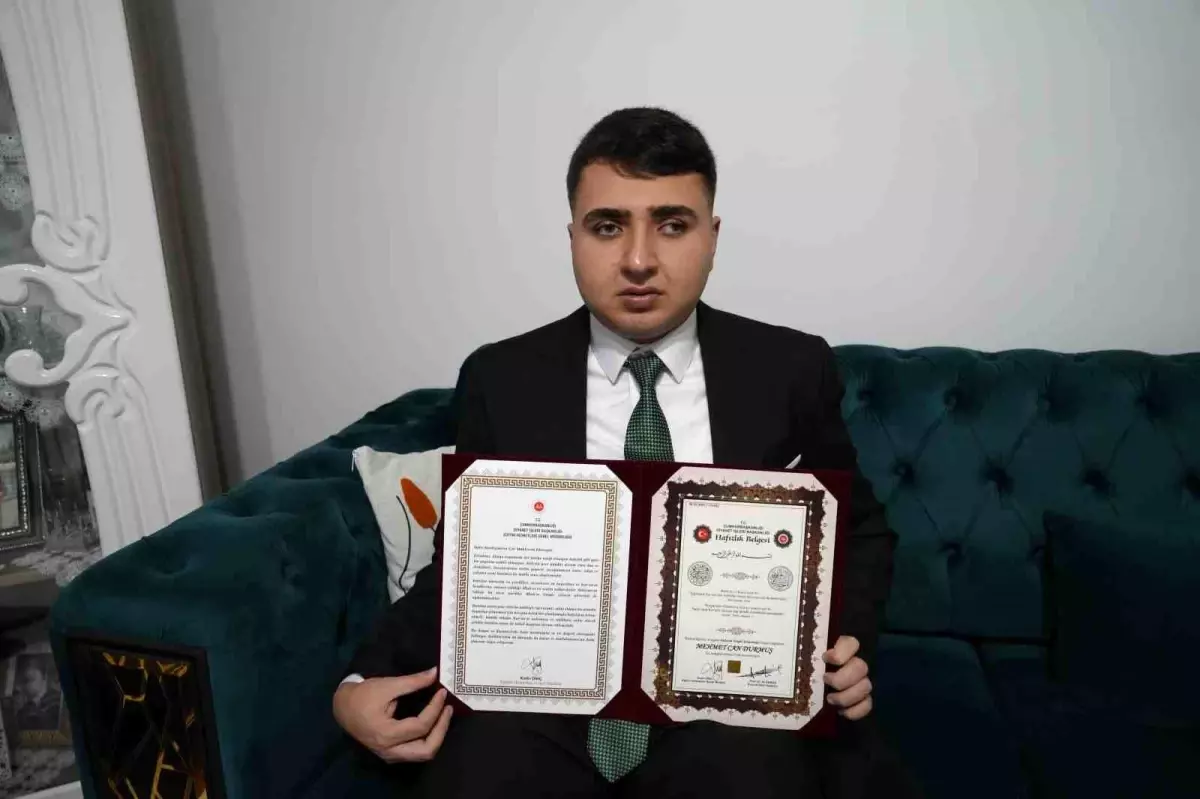 Kur'an-ı Kerim aşkı, görmeyen gözü oldu 1 yılda hafız oldu