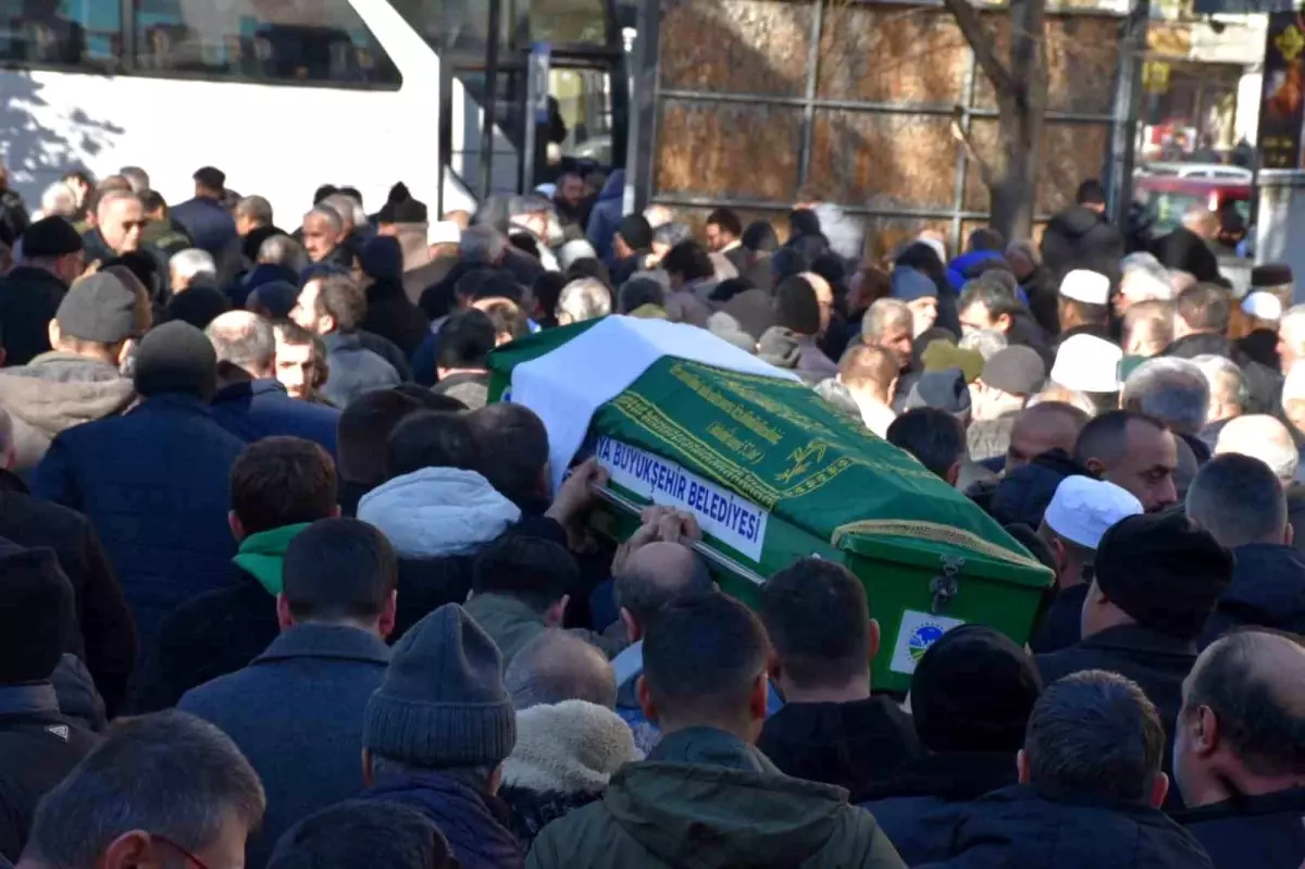 Mekke'de ring otobüsünün çarptığı Türk umreci memleketi Sakarya'da defnedildi