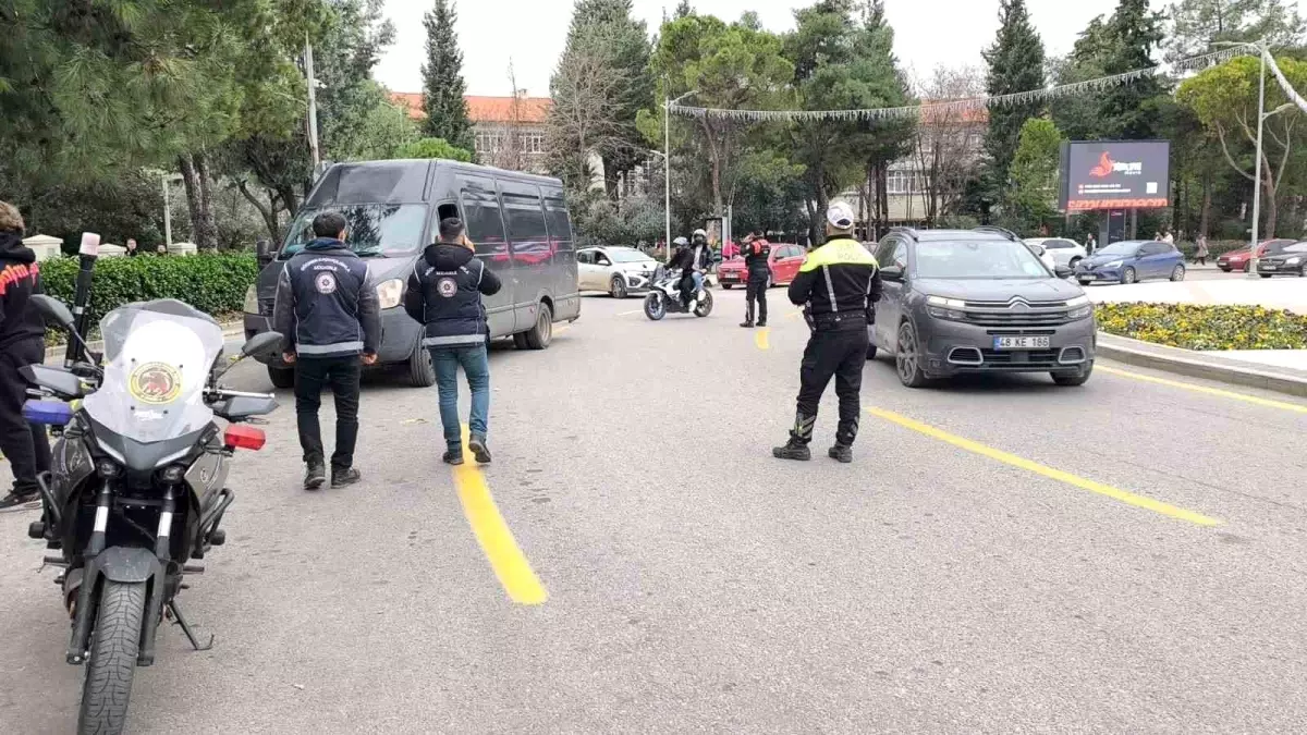 Muğla Cumhuriyet Meydanı'nda geniş kapsamlı trafik denetimi