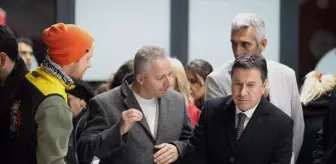 Muğla'nın Menteşe ilçesine buz pateni pisti kuruldu