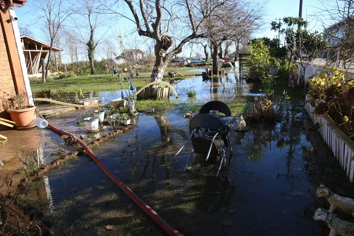 Ordu'da şiddetli rüzgarda oluşan dalgalar hasara neden oldu