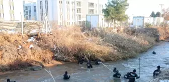 Şanlıurfa'da sulama kanalına düşen otomobilin sürücüsünü arama çalışmalarına ara verildi