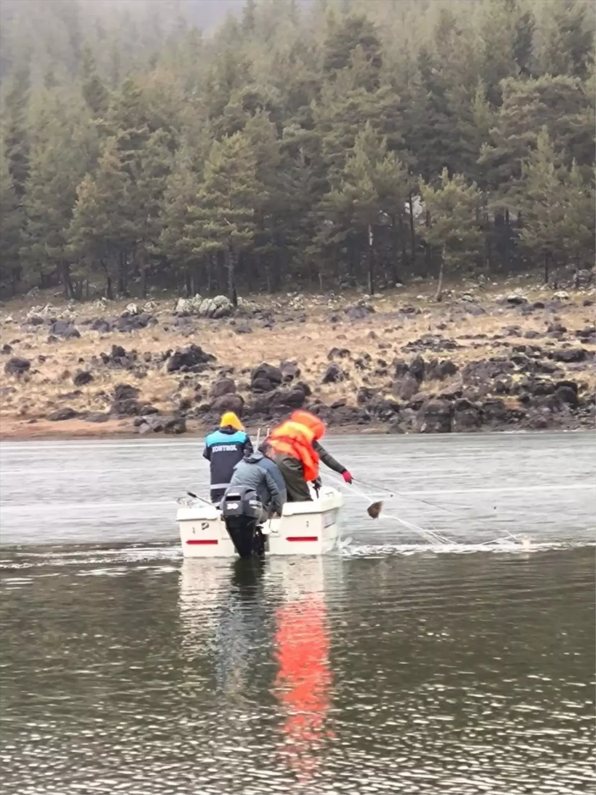 Seben Gölü'nde yapılan denetimde 500 metre uzunluğunda ağ ele geçirldi