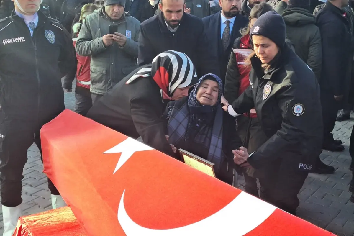 Şehit polis Yasin Koçyiğit'e yürek burkan veda, 'kuzum' diyerek uğurladı