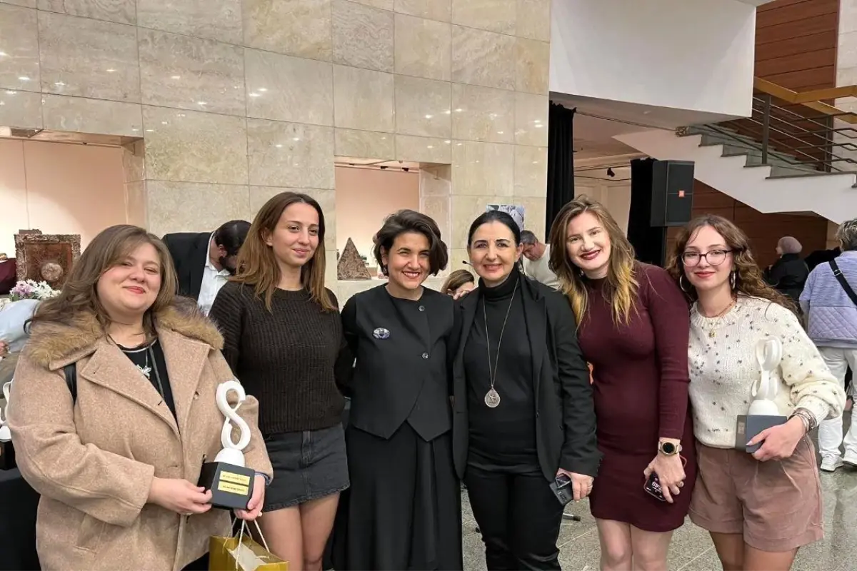 Seramik ve Cam Bölümü öğrencilerinden İzmir'de önemli başarı