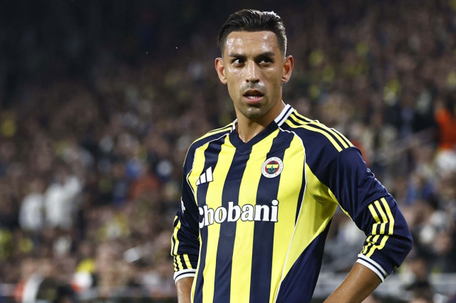 sergen yalcin in gozu fenerbahceli iki yildizda 19409436 7917 m