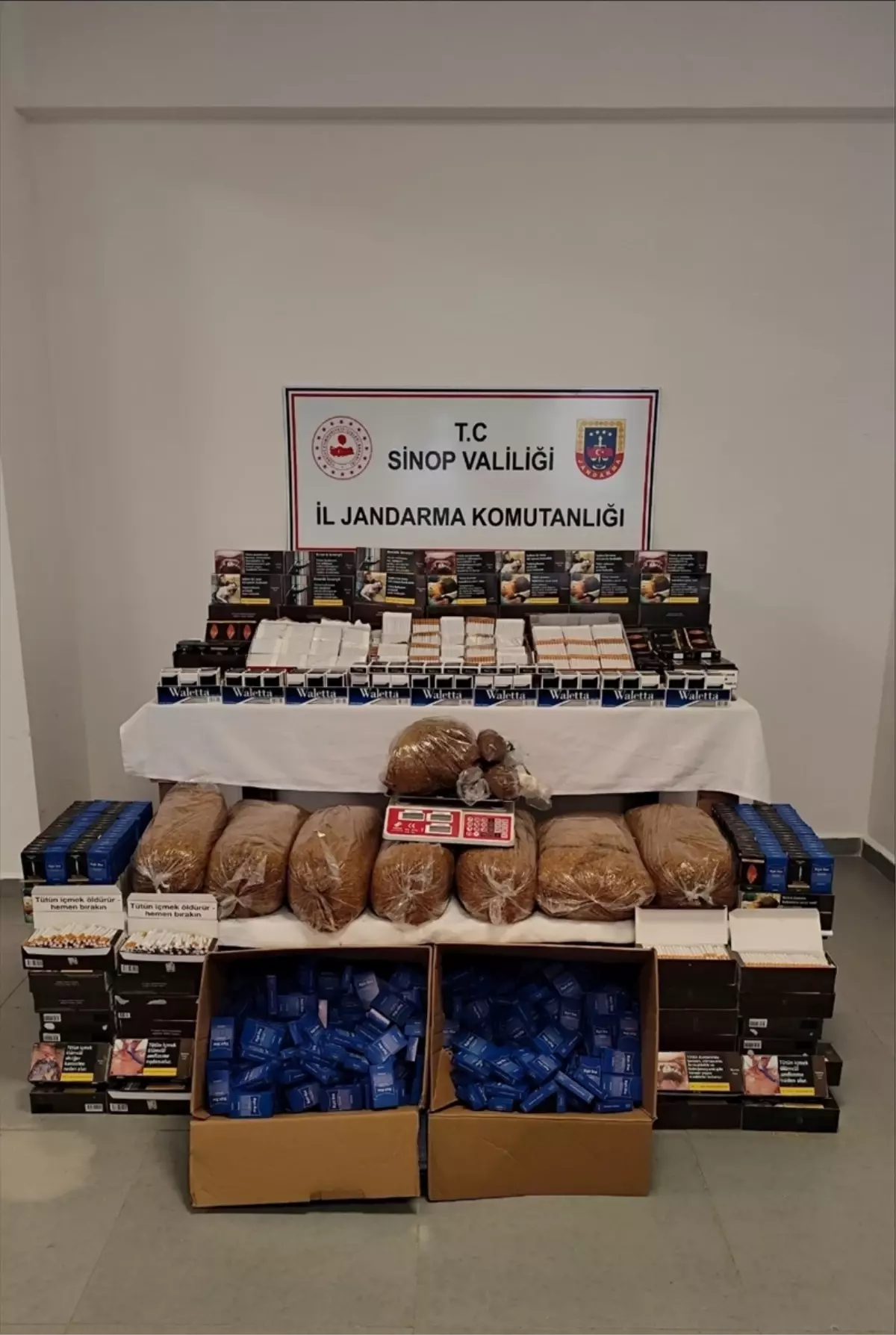 Sinop'ta kaçak sigara operasyonunda 3 zanlı yakalandı