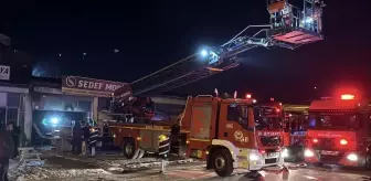 Sivas'ta mobilya atölyesinde çıkan yangın hasara neden oldu