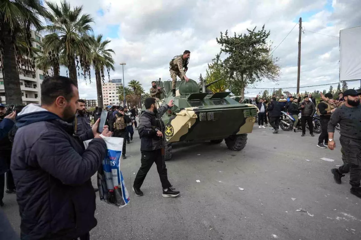 Suriye'de hükümet aleyhinde protestolara sahne olan Lazkiye'de sokağa çıkma yasağı