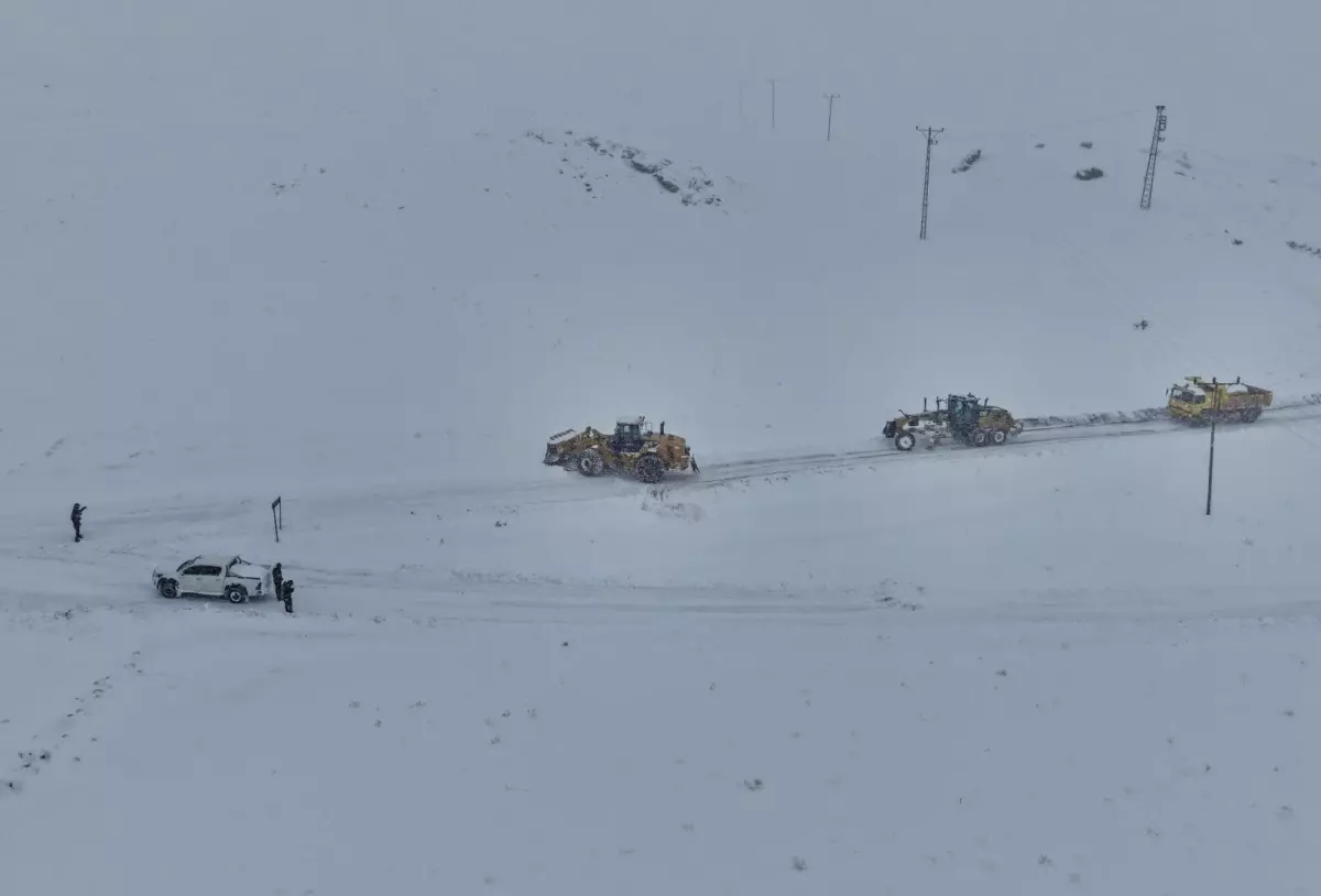 Van'da eğitime 'kar' engeli; 389 yerleşim yeri yolu kapalı
