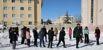 Van'da öğrenciler karın ve tatilin keyfini çıkardı