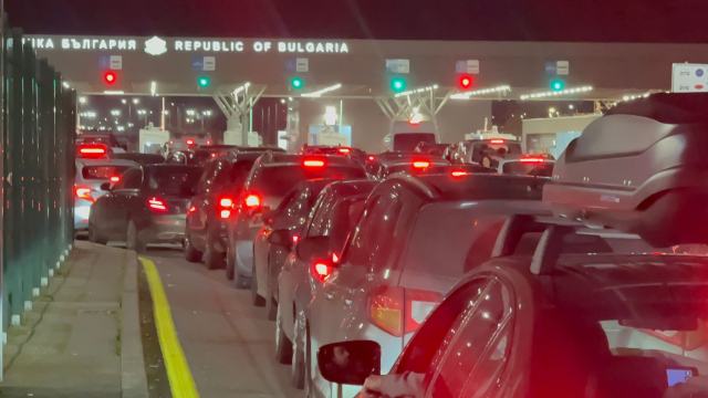 Bulgarian citizens shopping in Edirne for New Year created congestion at the border gates on their return