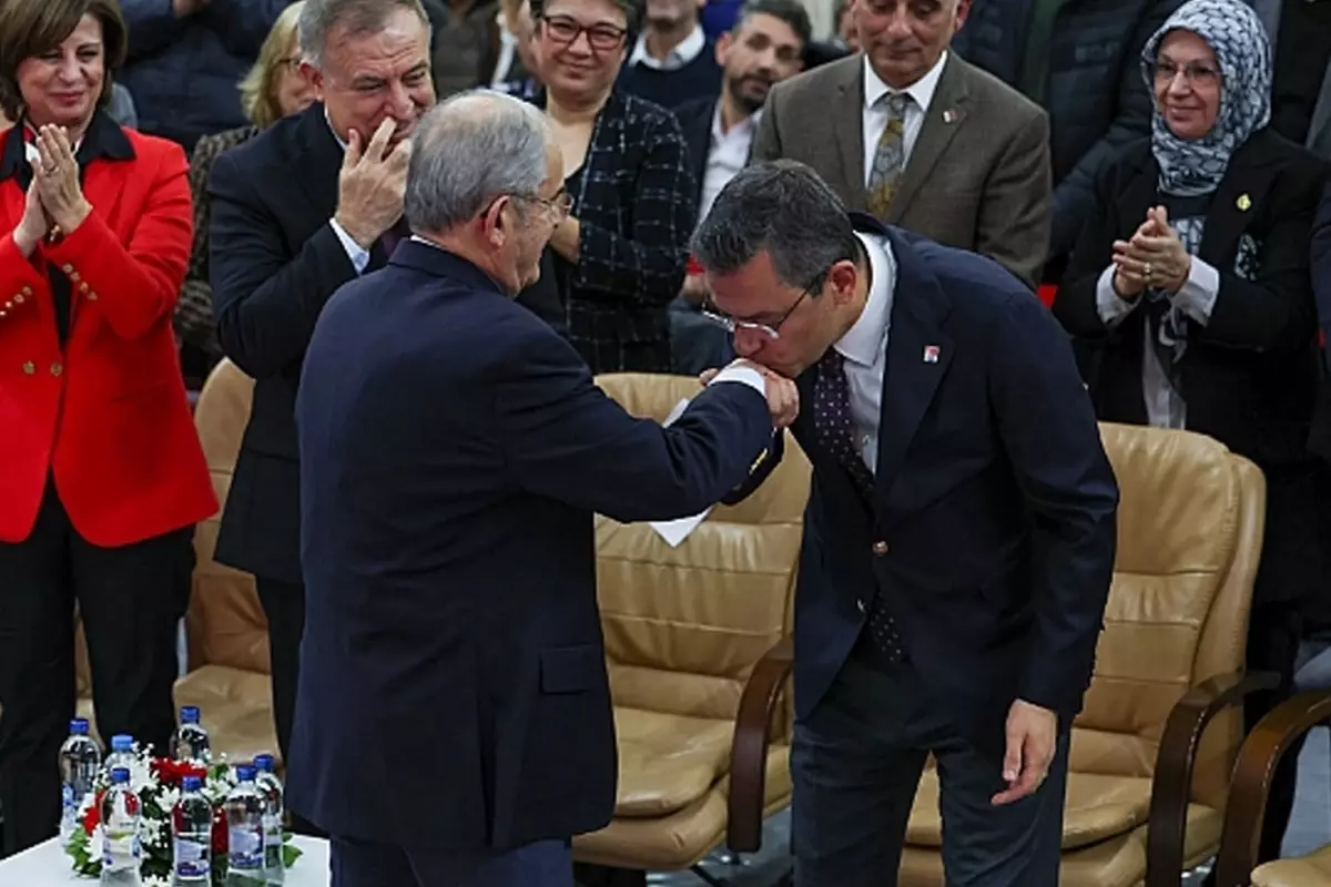 Yılmaz Büyükerşen siyaseti bıraktı