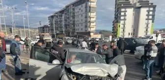 Zonguldak'ta iki otomobilin çarpıştığı kazada 7 kişi yaralandı