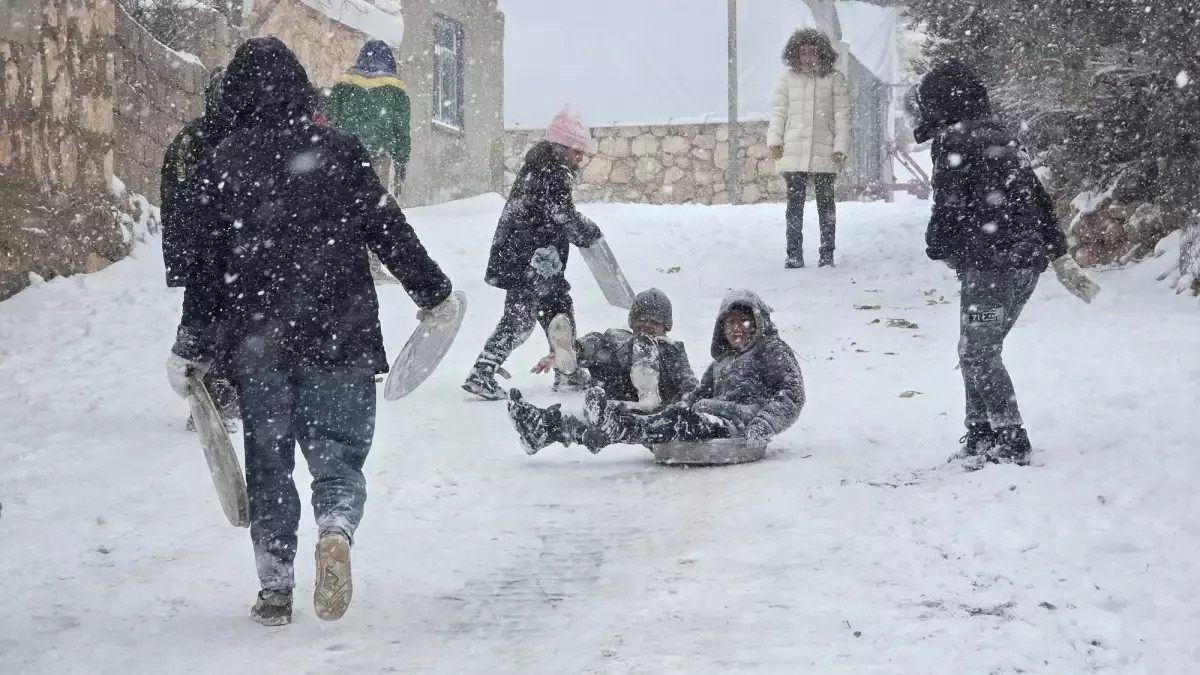 Adıyaman'da çocukların kar keyfi