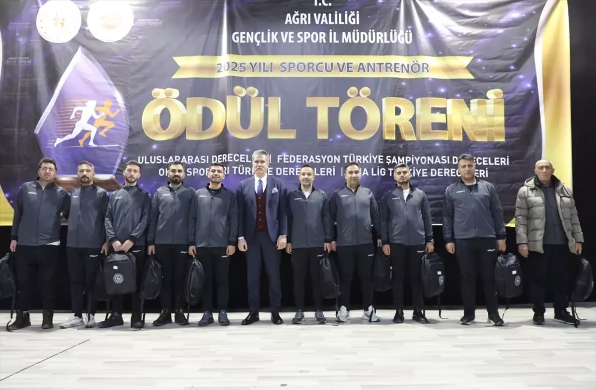 Ağrı'da başarılı sporcular ödüllendirildi