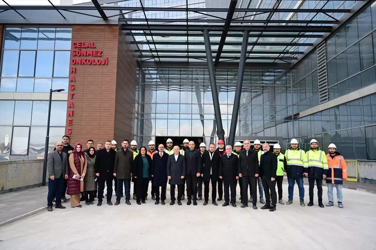 AK Parti heyetinden yapımı süren hastaneye ziyaret etti