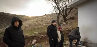 Ankara'da su kesintisinden etkilenen vatandaşlar çeşmelerden su temin ediyor