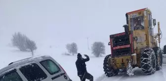 Artova'da kar yağışı etkili oldu