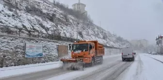 Artvin ve Gümüşhane'de 126 köy yolu ulaşıma kapandı