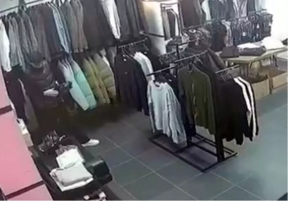Avcılar'da ayakkabı hırsızlığı kamerada