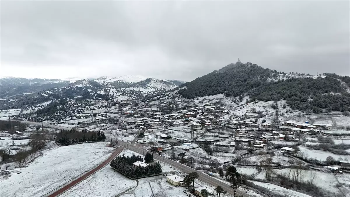 Balıkesir'de kar yağışı etkili oldu