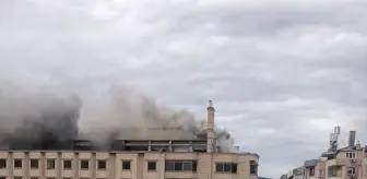 Balıkesir'de tadilattaki binada çıkan yangın söndürüldü