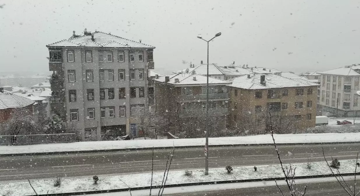 Bartın'da kar yağışı nedeniyle 16 köy yolu ulaşıma kapandı