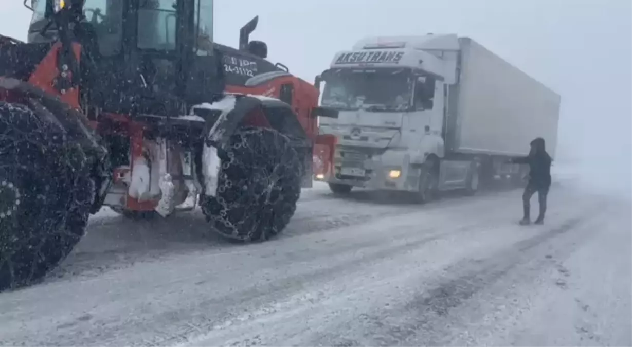 Batman'da 203 yerleşim yerinin yolu kardan kapandı