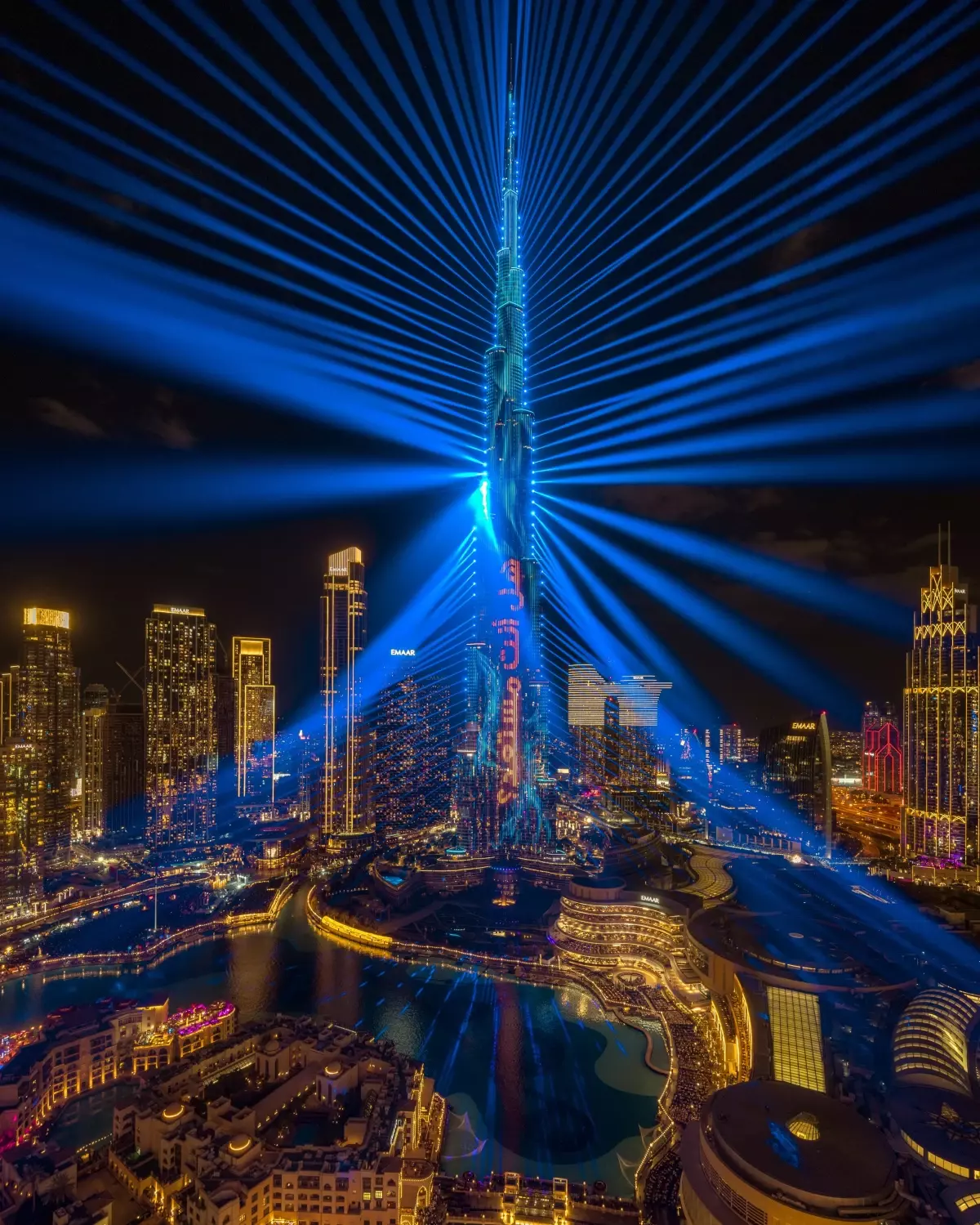 Birleşik Arap Emirlikleri 2026'ya Görkemli Gösterilerle Girdi