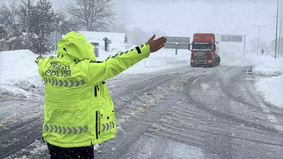 Bolu Dağı geçişi ağır tonajlı araç geçişine geliş-gidiş açıldı
