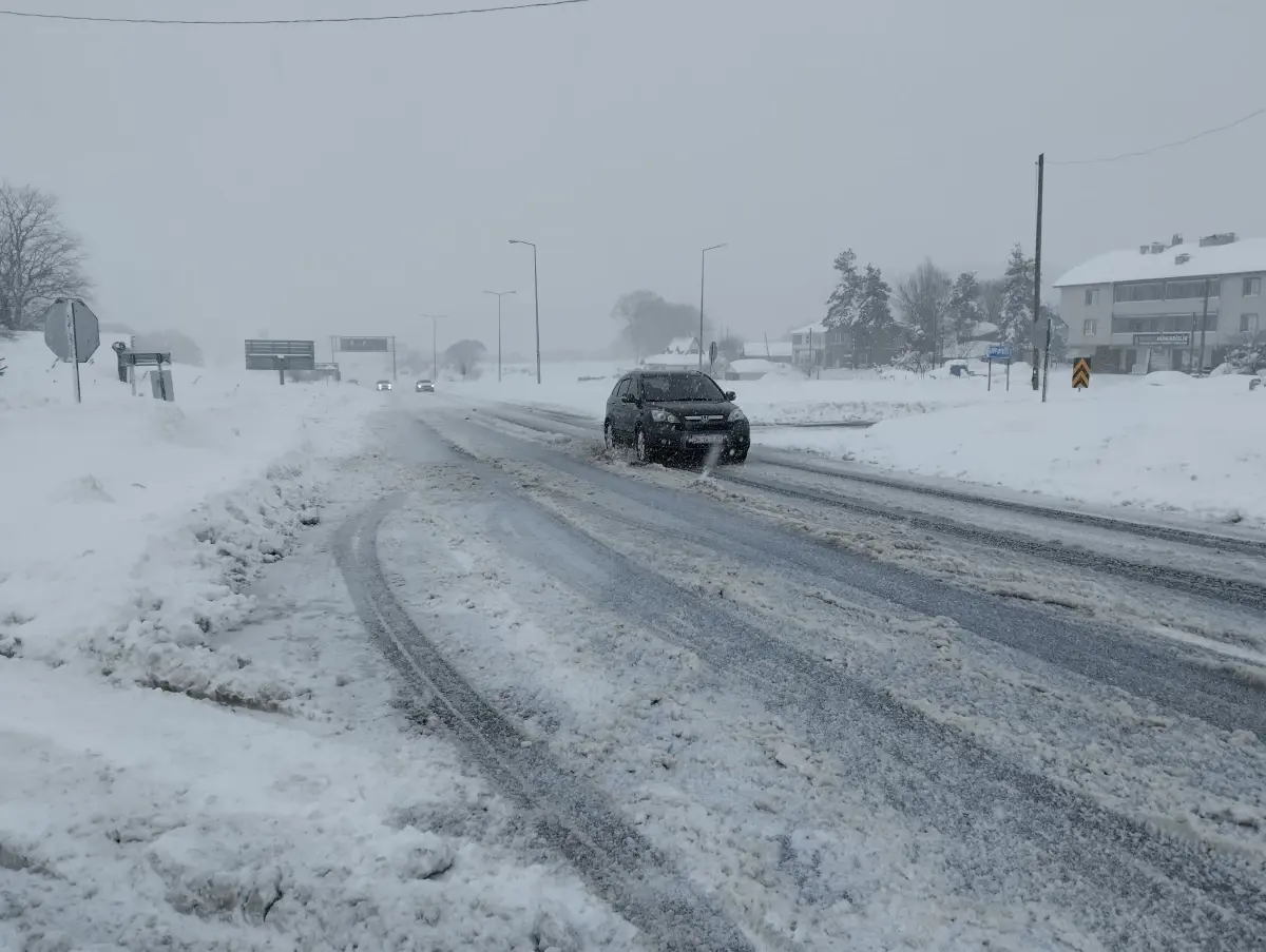 Bolu Dağı'nda kar yağışı ve sis