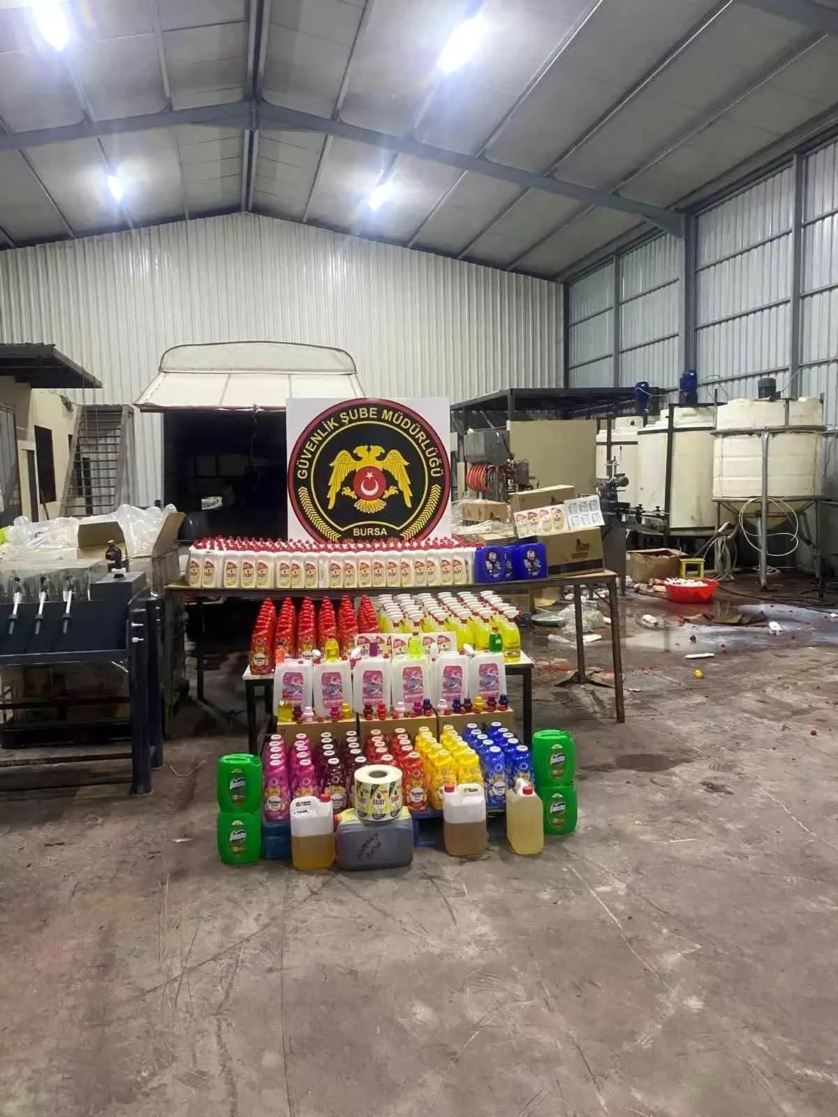 Bursa'da zehirli madde imalatı ve kaçak üretime büyük darbe: 6 gözaltı