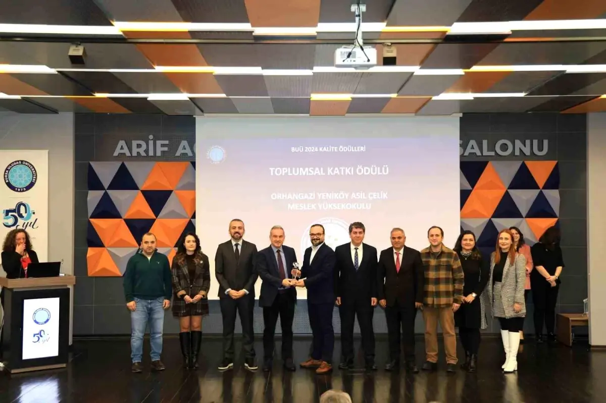 BUÜ'de 2024 yılı kalite ödülleri sahiplerini buldu