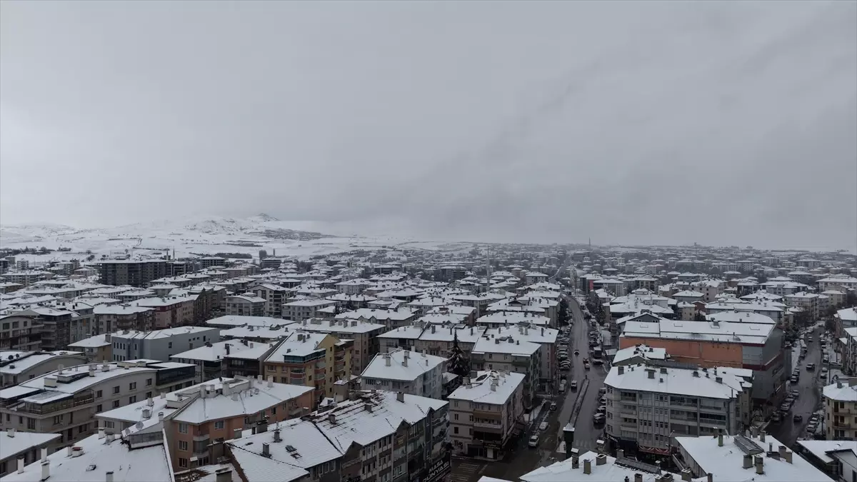 Çubuk ve Beypazarı ilçelerinde kar yağışı etkili oldu