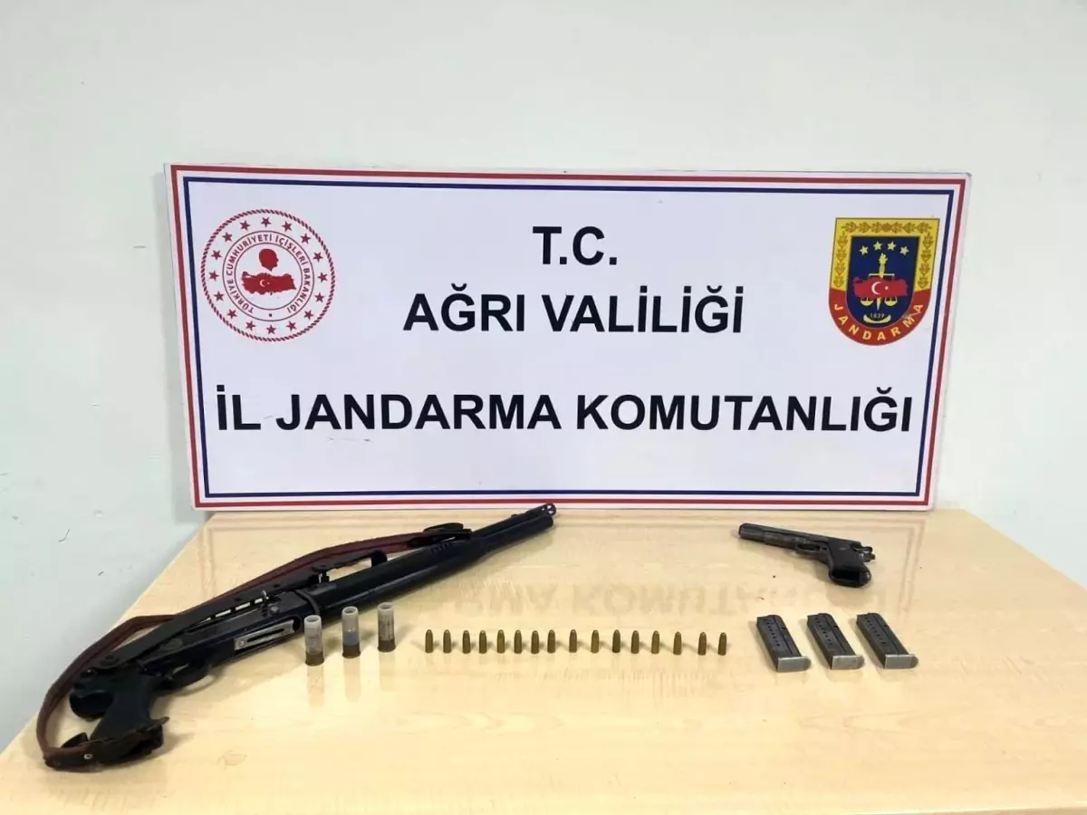 Diyadin'de bir evde ruhsatsız silah ve fişek ele geçirildi