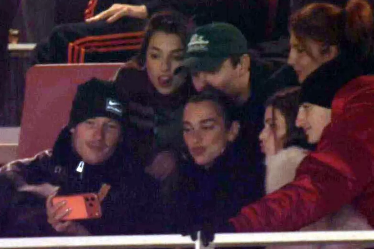 Dua Lipa, gittiği maça damda vurdu